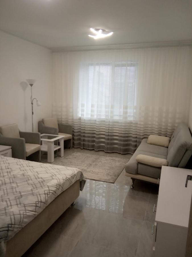 Modern Fresh-new Near The Park Sofievka شقة Umanʼ